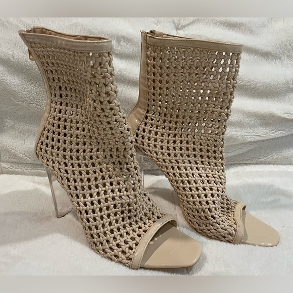 Women’s Heels - Picture 6 of 6